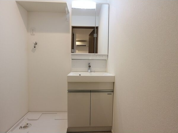 REGALEST中村公園deuxの洗面所