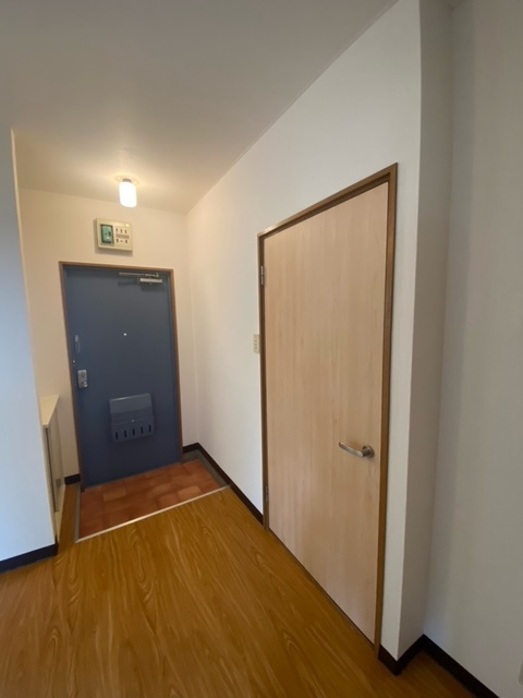 RGハイツIIの玄関