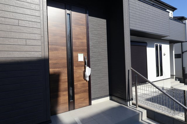 《仲介手数料無料》上尾市大字大谷本郷871-2新築一戸建てグラファーレの玄関|撮影日 2025年11月28日 10:50 晴れ