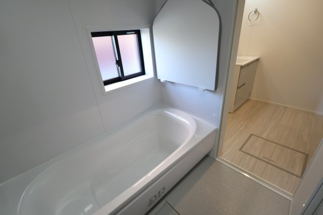 《仲介手数料無料》上尾市大字大谷本郷871-2新築一戸建てグラファーレの浴室|撮影日 2025年11月28日 10:50 晴れ