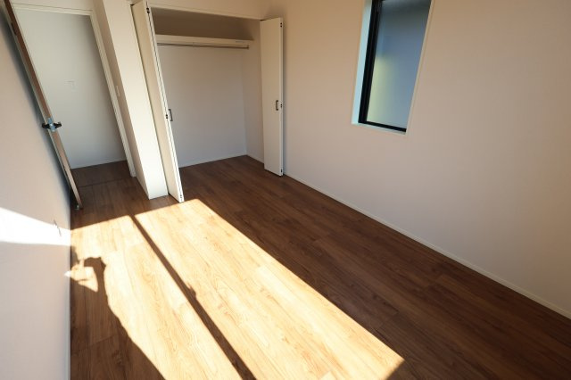 《仲介手数料無料》上尾市大字大谷本郷871-2新築一戸建てグラファーレの洋室|撮影日 2025年11月28日 10:50 晴れ