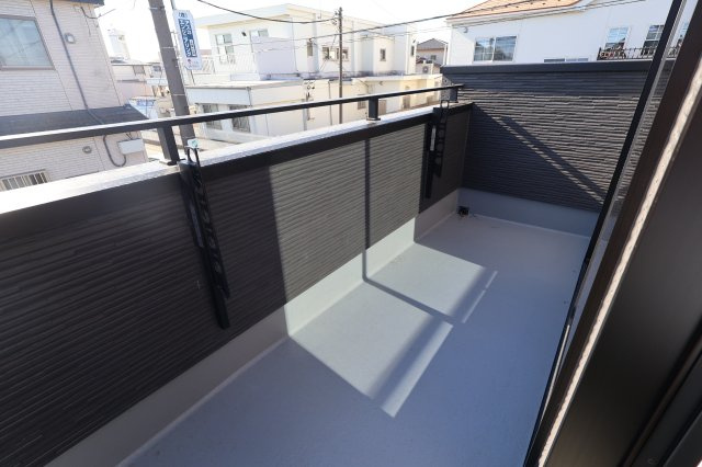 《仲介手数料無料》上尾市大字大谷本郷871-2新築一戸建てグラファーレのバルコニー|撮影日 2025年11月28日 10:50 晴れ