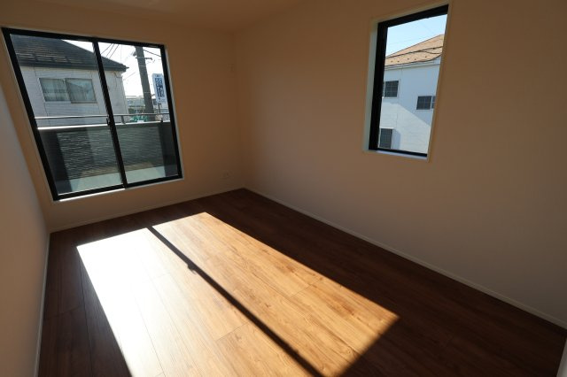 《仲介手数料無料》上尾市大字大谷本郷871-2新築一戸建てグラファーレの洋室|撮影日 2025年11月28日 10:50 晴れ