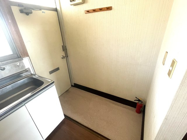 鹿島ハイツの玄関