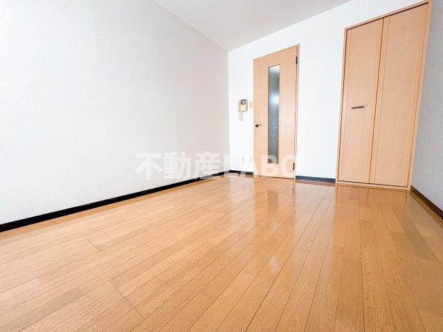 ハイツベイシャトルの居間・リビング