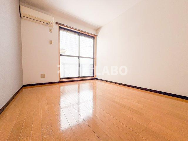 ハイツベイシャトルの洋室