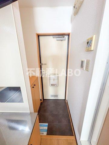 ハイツベイシャトルの玄関