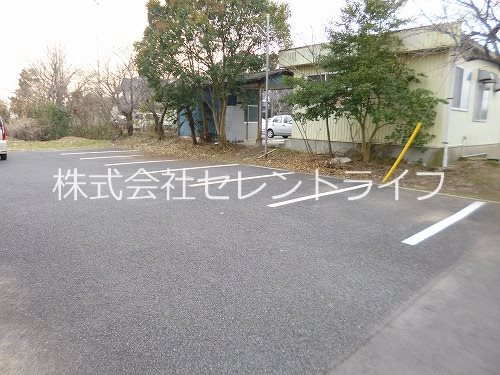 メゾン・ド・Kの駐車場