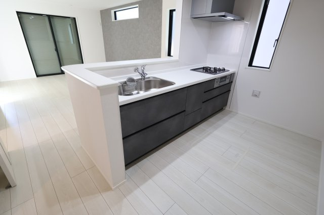 《仲介手数料無料》上尾市大字大谷本郷871-2新築一戸建てグラファーレのキッチン|撮影日 2025年11月28日 11:00 晴れ