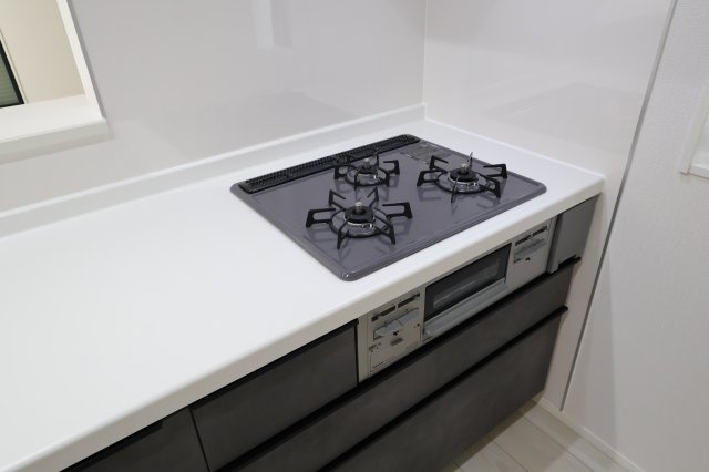 《仲介手数料無料》上尾市大字大谷本郷871-2新築一戸建てグラファーレのキッチン|撮影日 2025年11月28日 11:00 晴れ