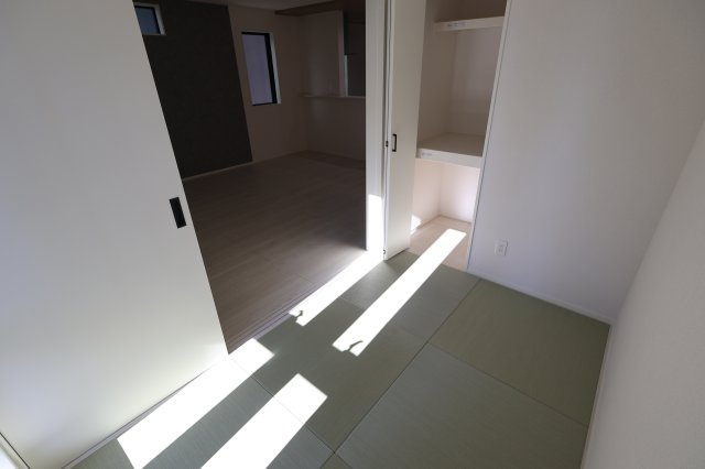 《仲介手数料無料》上尾市大字大谷本郷871-2新築一戸建てグラファーレの和室|撮影日 2025年11月28日 11:00 晴れ