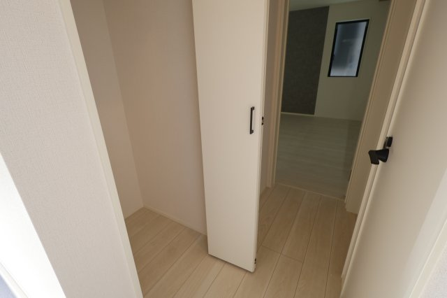 《仲介手数料無料》上尾市大字大谷本郷871-2新築一戸建てグラファーレの収納|撮影日 2025年11月28日 11:00 晴れ
