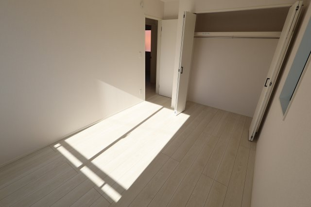 《仲介手数料無料》上尾市大字大谷本郷871-2新築一戸建てグラファーレの洋室|撮影日 2025年11月28日 11:00 晴れ