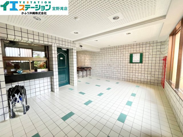 ライオンズマンション真志喜のエントランス