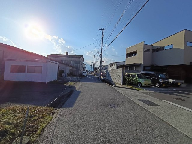 西条市樋之口①号地　売土地の前面道路含む現地写真