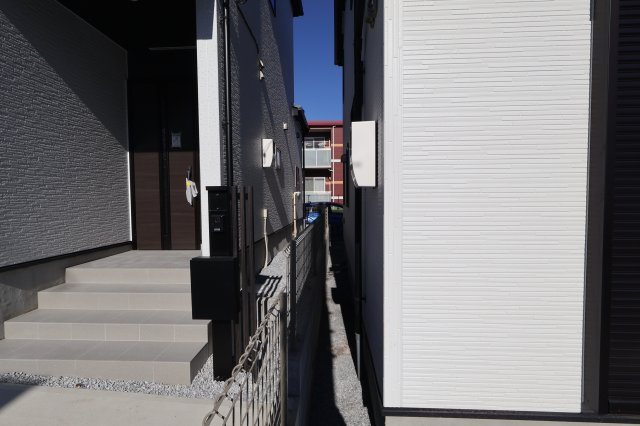 《仲介手数料無料》上尾市大字大谷本郷871-2(3号棟)新築一戸建てグラファーレの外観|撮影日 2025年11月28日 11:00 晴れ