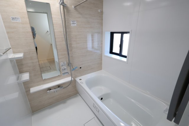 《仲介手数料無料》上尾市大字大谷本郷871-2(3号棟)新築一戸建てグラファーレの浴室|撮影日 2025年11月28日 11:00 晴れ