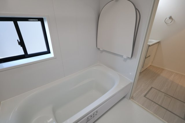 《仲介手数料無料》上尾市大字大谷本郷871-2(3号棟)新築一戸建てグラファーレの浴室|撮影日 2025年11月28日 11:00 晴れ