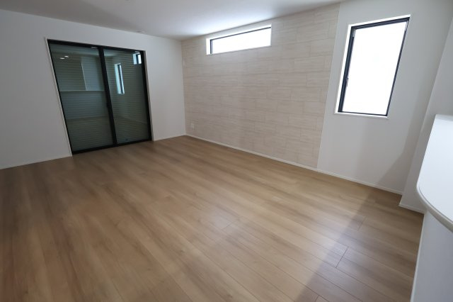 《仲介手数料無料》上尾市大字大谷本郷871-2(3号棟)新築一戸建てグラファーレの居間・リビング|撮影日 2025年11月28日 11:00 晴れ