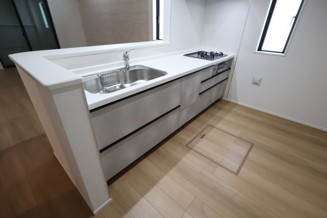 《仲介手数料無料》上尾市大字大谷本郷871-2(3号棟)新築一戸建てグラファーレのキッチン|撮影日 2025年11月28日 11:00 晴れ