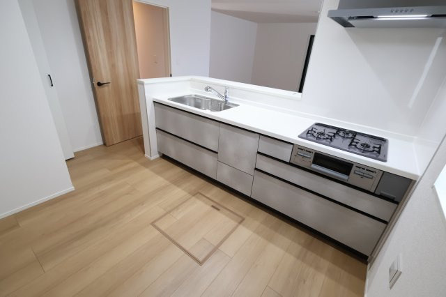 《仲介手数料無料》上尾市大字大谷本郷871-2(3号棟)新築一戸建てグラファーレのキッチン|撮影日 2025年11月28日 11:00 晴れ