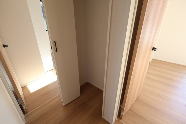 《仲介手数料無料》上尾市大字大谷本郷871-2(3号棟)新築一戸建てグラファーレの収納|撮影日 2025年11月28日 11:00 晴れ