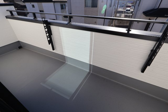 《仲介手数料無料》上尾市大字大谷本郷871-2(3号棟)新築一戸建てグラファーレのバルコニー|撮影日 2025年11月28日 11:00 晴れ