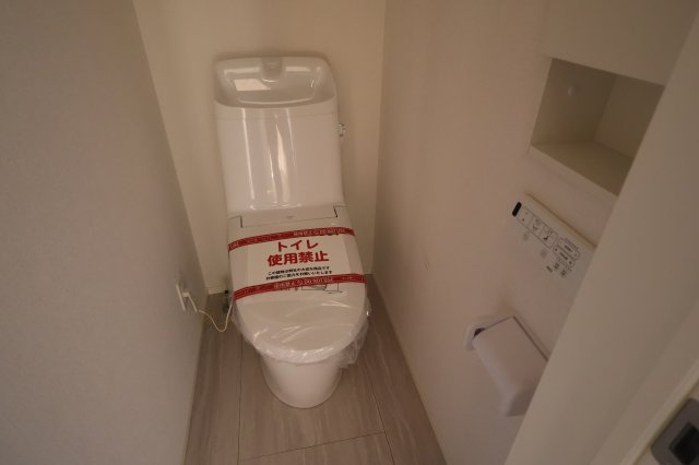 《仲介手数料無料》上尾市大字大谷本郷871-2(3号棟)新築一戸建てグラファーレのトイレ|撮影日 2025年11月28日 11:00 晴れ