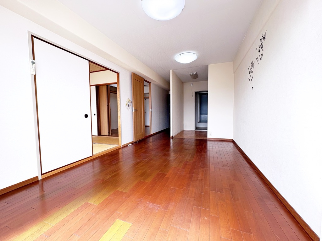 サニータウン羽倉崎駅前参番街の居間・リビング