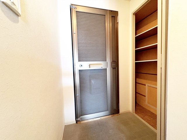 サニータウン羽倉崎駅前参番街の玄関