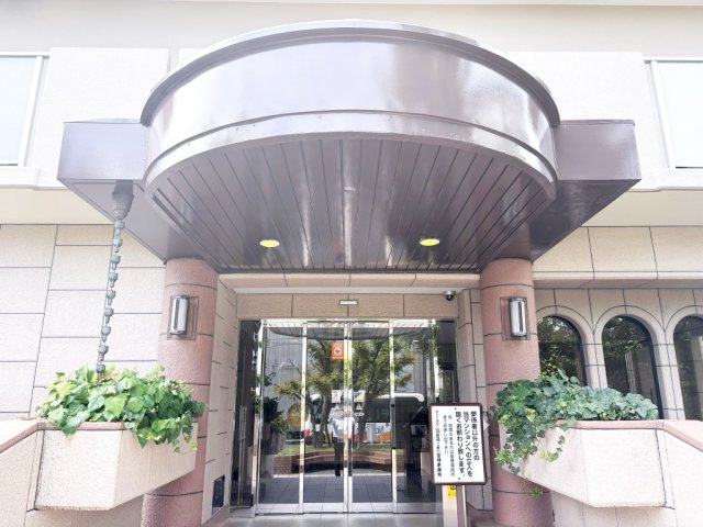 サニータウン羽倉崎駅前参番街のエントランス