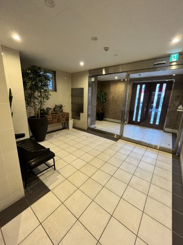 CREA放出西のロビー