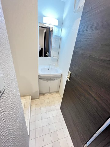 CREA放出西の洗面所