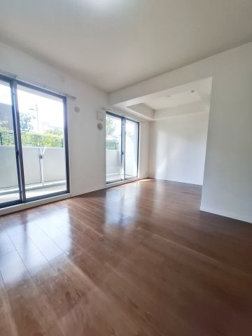 甲子園三番町ハイツの居間・リビング