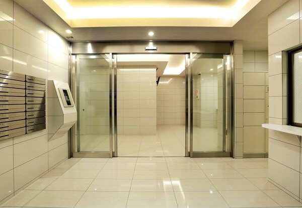 アレーヌコート野並のエントランス