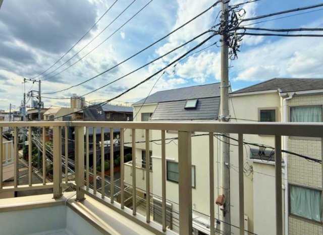 豊島区西巣鴨2丁目のバルコニー|3階バルコニー
陽当り良好　お洗濯物もしっかりと乾きます