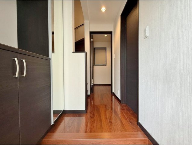 豊島区西巣鴨2丁目の玄関|明るく開放的な玄関スペース
シューズボックス付