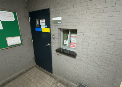 【受付】 | アートイン八王子 | 受付はマンションコンシェルジュがいる場合もあれば、管理人が滞在する小部屋を総称して呼ぶことがあります。主にエントランスに設置されていることから、防犯面でも期待ができます。防犯設備がない場合はより安心！