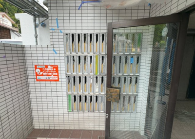 【設備】 | アートイン八王子 | エントランス付近に設置されている集合ポストは、住んでいる部屋と離れているため、ポストをあさるなど誰かに何かされていても被害に気づきにくいです。入居する時には他人に特定されにくい番号で鍵をかけましょう！