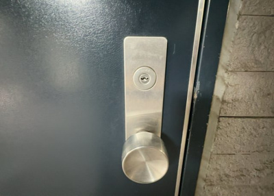 【防犯設備】 | アートイン八王子 | 室内の防犯設備もチェックしましょう！モニター付きインターホンが設置されているか、防犯シャッターが設備されているか、ベランダに人が上がってきにくい高さかなどチェックしておくと入居後も安心できるでしょう。