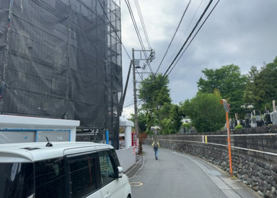 【外観】 | アートイン八王子 | 隣家の土地はどうなっているのか、生活利便施設が近くにあるのか、学校まで近いかなど、お客様のライフスタイルにあわせたイメージが重要です。また、近くにあると困る施設が近くにないかも確認するといいでしょう。