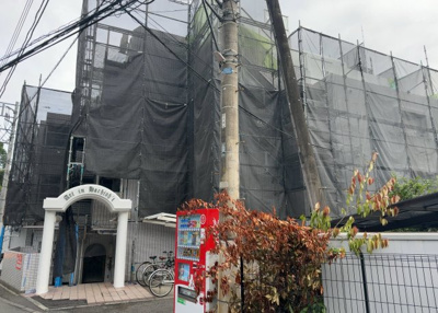 【外観】 | アートイン八王子 | 景色重視でお家選ぶをするとスーパーが遠い！学校が遠い！など生活をするうえで利便性で困ることもあります。まず一度現地を見学する際に、周辺の施設などがあるかを確認し、暮らし始めた後のことを想像しましょう。