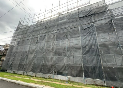 【駐車場】 | アートイン八王子 | 駐車場と明記されていても、最小スペースでつくられた駐車場だと大型車は駐車できなかったり、出入りしにくくなったりする可能性があります。お車のサイズと購入したい物件の駐車場のサイズを現地で確認しましょう。