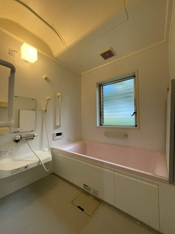 富士宮市内房　中古戸建　（130.17坪）の浴室