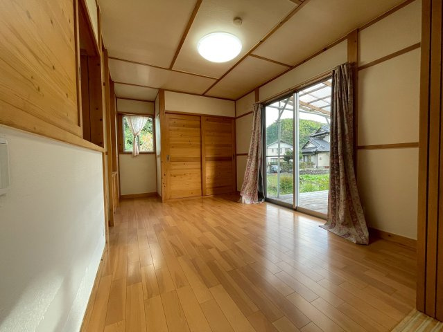 富士宮市内房　中古戸建　（130.17坪）の洋室