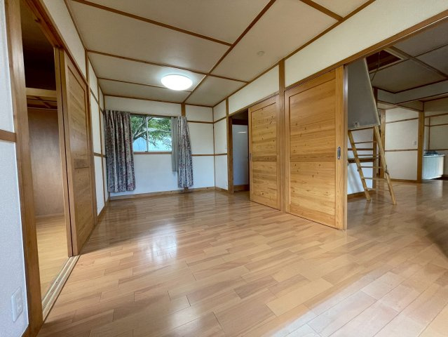 富士宮市内房　中古戸建　（130.17坪）の洋室