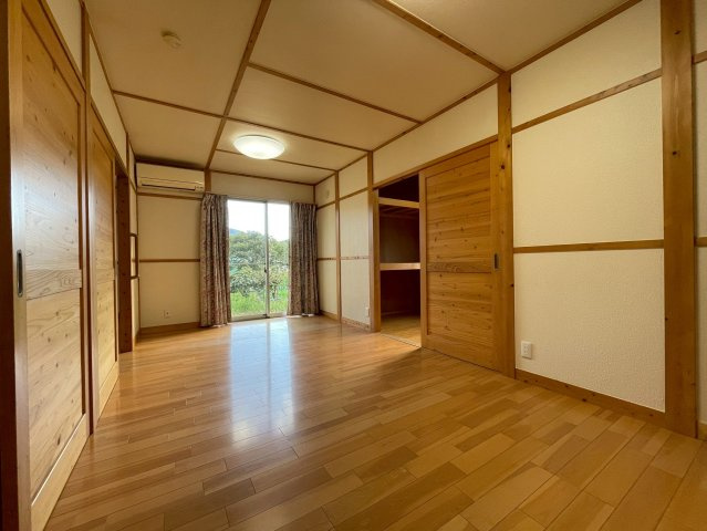 富士宮市内房　中古戸建　（130.17坪）の洋室