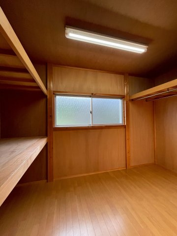 富士宮市内房　中古戸建　（130.17坪）の収納|広々ウォークインクローゼット