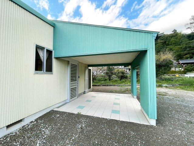 富士宮市内房　中古戸建　（130.17坪）のエントランス
