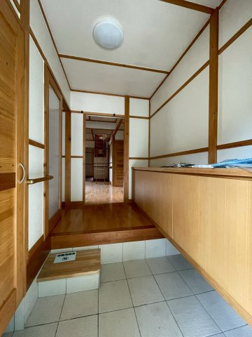 富士宮市内房　中古戸建　（130.17坪）の玄関